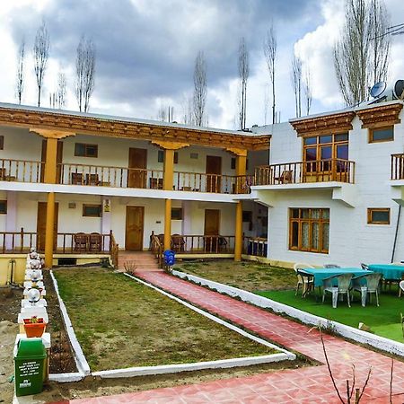 Oyo 37004 City Heart Guest House Leh Exterior photo