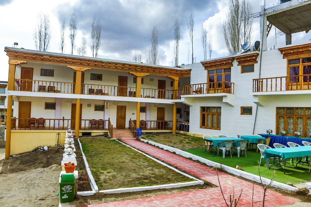 Oyo 37004 City Heart Guest House Leh Exterior photo