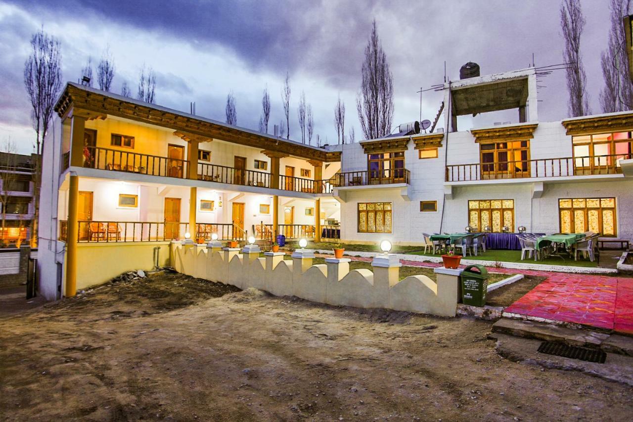 Oyo 37004 City Heart Guest House Leh Exterior photo