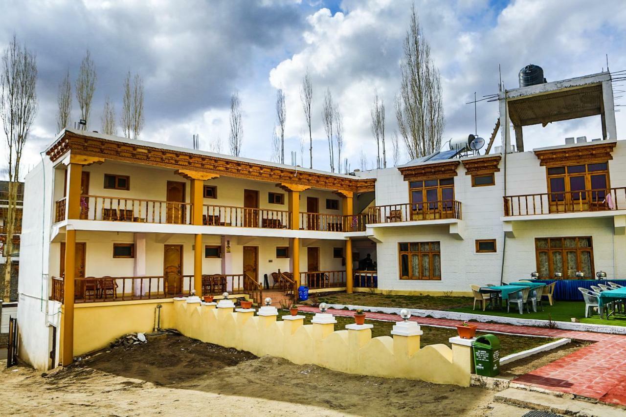 Oyo 37004 City Heart Guest House Leh Exterior photo