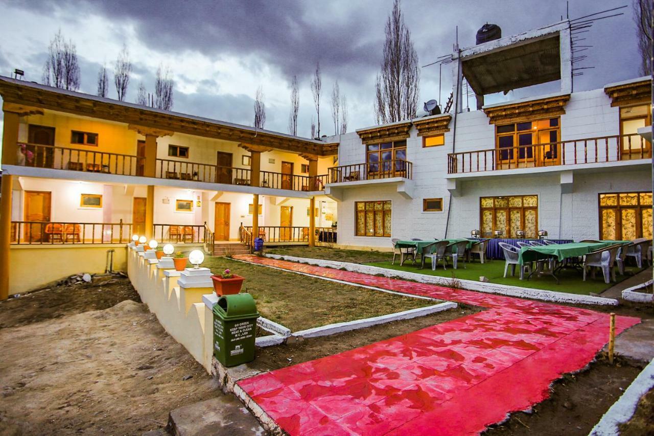 Oyo 37004 City Heart Guest House Leh Exterior photo